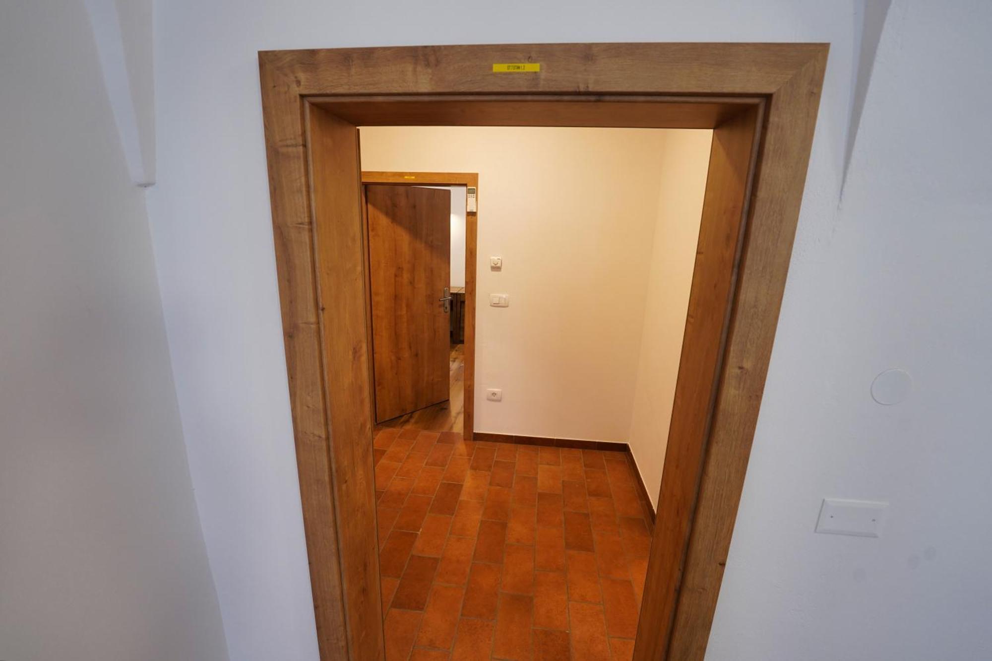 Metro 7 Apartment *