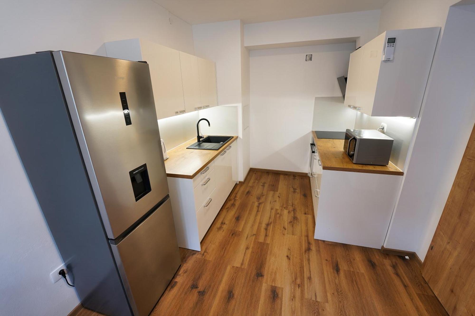 Metro 7 Apartment *