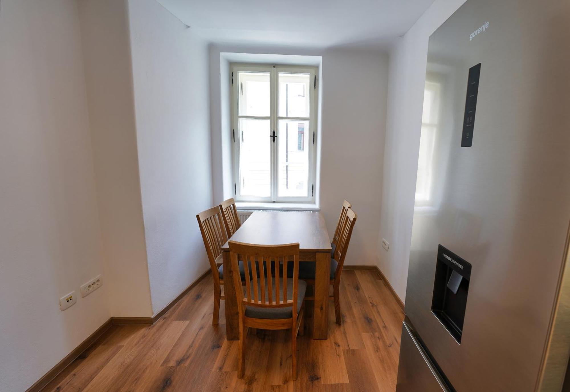 Metro 7 Apartment