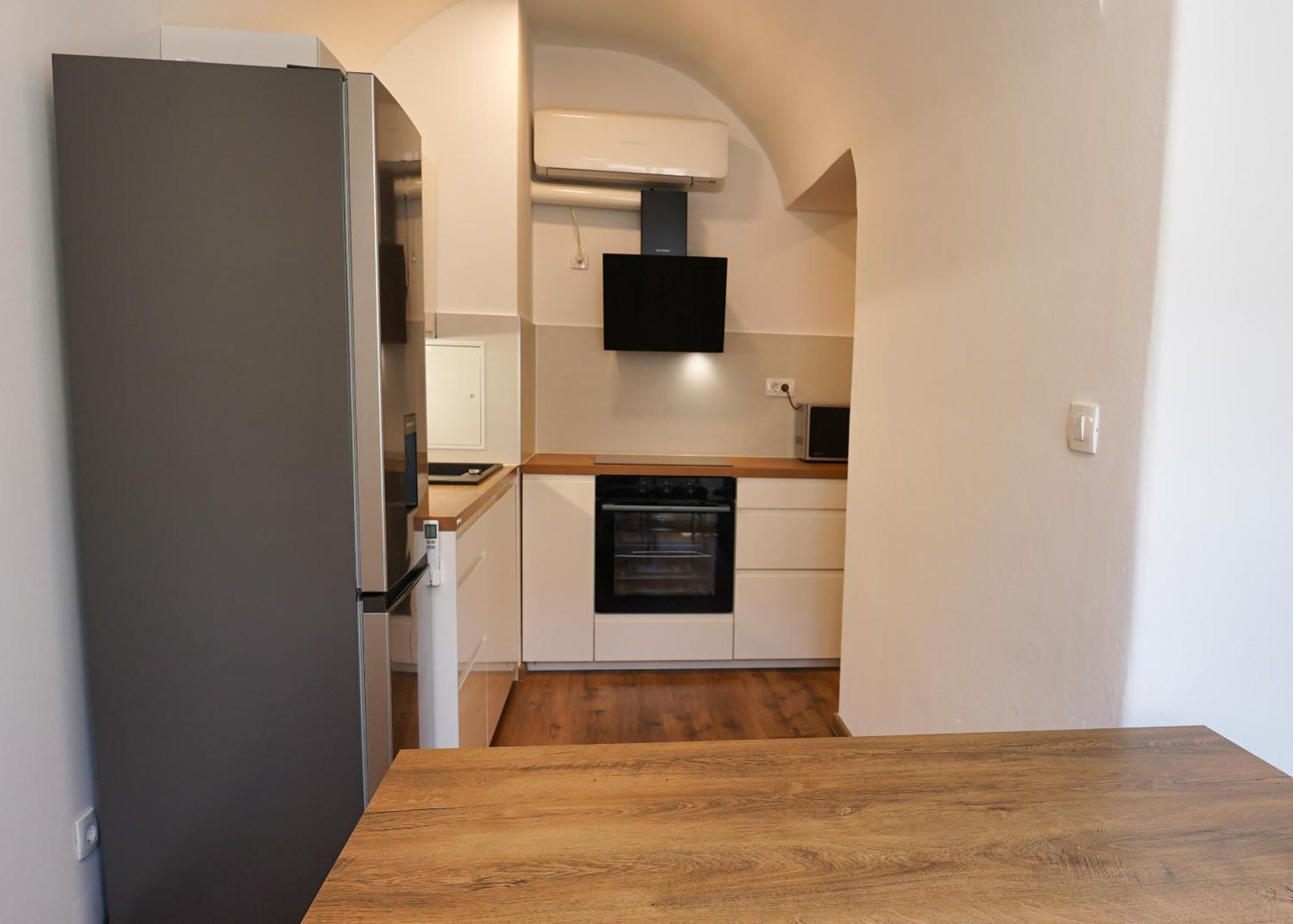 Metro 7 Apartment